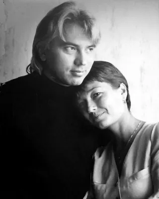 В 1996 у Дмитрия Хворостовского и его жены родились близнецы: Какими они  выросли, где живут сейчас и чем занимаются | VEASY | Дзен