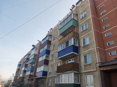Пятиэтажный четырёхподъездный кирпичный жилой дом серии I-511. Москва  фотография Stock | Adobe Stock