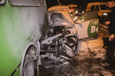 ДТП на Криворожской в Днепре: такси Bolt столкнулось с Subaru, видео