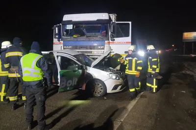 ФОТО ⟩ Попавший в ДТП арендованный автомобиль сам вызвал помощь