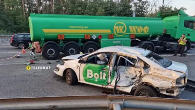 В Днепре на Лисиченко столкнулись Renault такси Bolt и Славута: есть  пострадавшие
