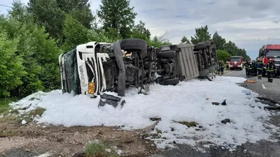 Жуткое ДТП на трассе М5 в Самарской области. Оторвавшаяся кабина грузовика  насмерть придавила водителя | телеканал ТОЛЬЯТТИ 24
