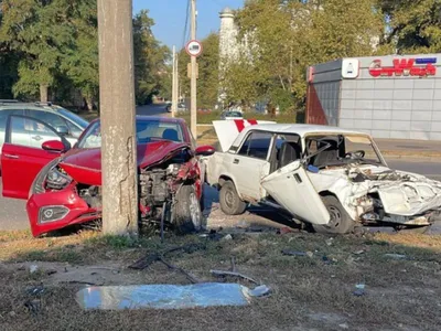 Опубликованы фото с места ДТП, где пострадали три человека в Воронеже