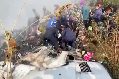 Появилось видео с места крушения самолета в Непале - Российская газета
