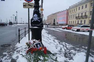 Что сейчас происходит на месте взрыва в кафе в Санкт-Петербурге, где погиб  Владлен Татарский - KP.RU