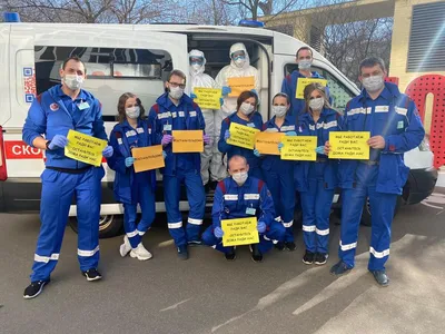 Автомобиль скорой помощи врезался в дом и сгорел - новости Владимирской  области