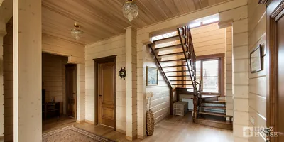 Резная лестница в деревянном загородном доме | Лестницы от души