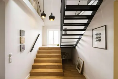 Лестница в холле частного дома | Градиус