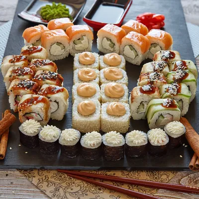 Вкусные суши роллы на столе :: Стоковая фотография :: Pixel-Shot Studio