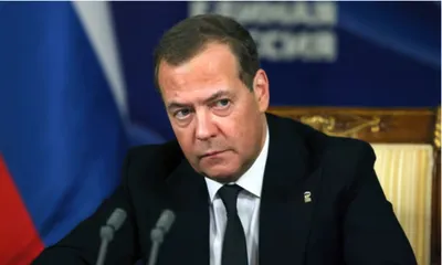Что Медведев-младший предпочел фронту — рейдерство и яхта за $100 млн -  YouTube