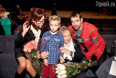 Почему Ольга Дроздова весной 2021 года ушла из театра «Современник», и как  завершение карьеры актрисы связано с сыном Елисеем | Код красоты | Дзен