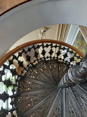 Винтовая лестница цена | Винтовые лестницы второй этаж купить в Москве