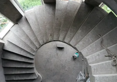 Купить винтовую лестницу из металла и дерева в Москве | Лестницы для дачи  или частного дома по низкой цене