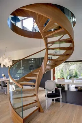Винтовые лестницы в интерьере, компактность и удобство винтовой лестницы в  доме - ОМАН.