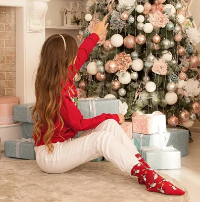 Пин от пользователя Наталья Колчанова на доске возле ёлки | Причудливое  рождество, Рождественские портреты, Рождественская фотография