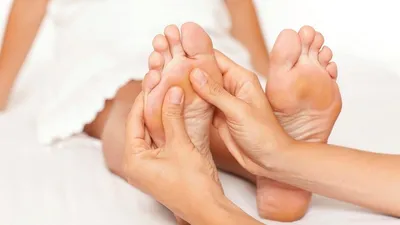 Дом спа \"Шесть чувств\" - Массаж ног В массаже ног нуждаются и женщины, и  мужчины. Особенно полезен он для тех людей, которые ежедневно проводят  длительное время на ногах. Массаж снимает усталость, улучшает