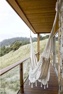 Гамаки: 10 идей для дачи | Outdoor hammock, Front porch design ideas,  Narrow balcony