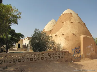 Сирийские глиняные дома и арабский замок Шмемис