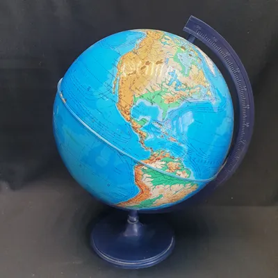 Глобус в руке стоковое изображение. изображение насчитывающей мир - 44947565