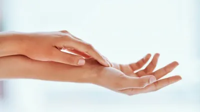 Фото гнойничков на руках для обучения массажа лица