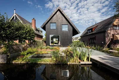 Традиционные дома в Amsterdam, Netherlands стоковое фото ©Smallredgirl  150933842
