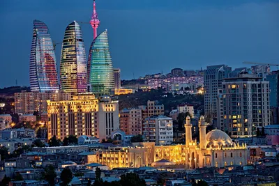File:Старая часть города Баку на фоне современных небоскрёбов.jpg -  Wikipedia