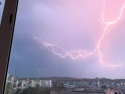 Ночная гроза над раскаленным городом: алматинцы делятся фотографиями молний  - 21.07.2019, Sputnik Казахстан