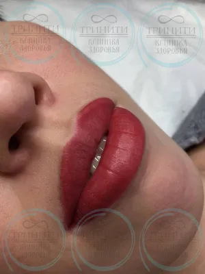 Красивая фотография губ после татуажа