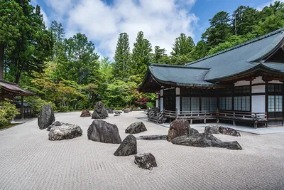 Красивый частный дом в стиле японского минимализма