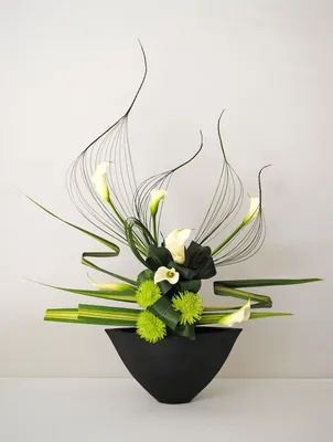 Икебана своими руками: 10+ мастер классов в домашних условиях | Ikebana  flower arrangement, Modern flower arrangements, Contemporary flower  arrangements