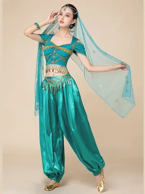 Портрет прекрасной индийской девушки. Она носит традиционный индийский  костюм. Индийские образ жизни и концепция праздника дивали Стоковое Фото -  изображение насчитывающей платье, ожерелье: 194677494