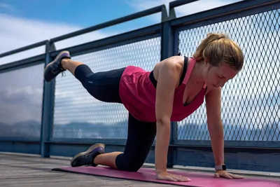 Йога для начинающих: 5 базовых упражнений на всё тело — Спортмастер Медиа