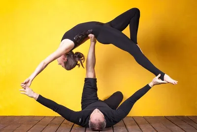 Парная йога | YogaStudio.by