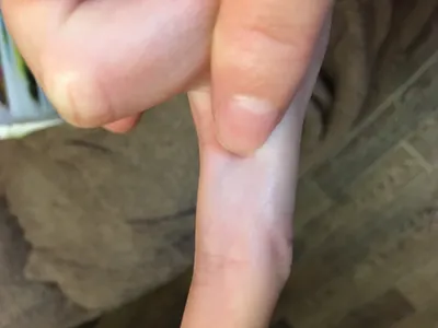 Изображение пальцев рук, которые выглядят как скульптуры