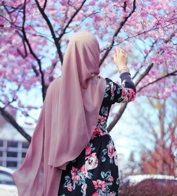 Пин от пользователя Agnes Sales на доске Muslimah | Мусульманские девушки,  Красивый хиджаб, Абая стиль
