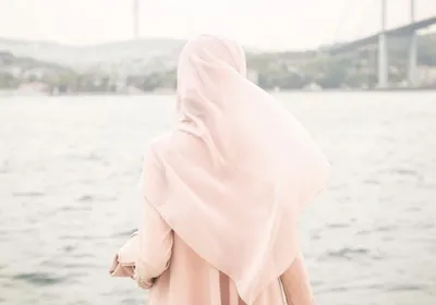 Приученная к хиджабу девушка сняла его через 17 лет и поделилась  ощущениями: Явления: Ценности: Lenta.ru