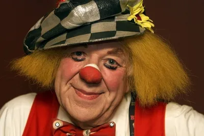Юрий Никулин на изображении с клоунской шляпой