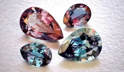 Цвет александрита: фиолетовый, красный, синий и зеленый – Gem Lovers