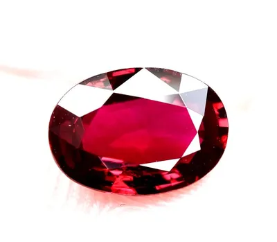 Рубин: свойства камня, цена, фото камней, месторождения рубинов, кому  подходит по зодиаку?