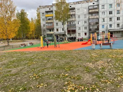 В поселке Каменка досрочно обновили дороги и построили детскую площадку