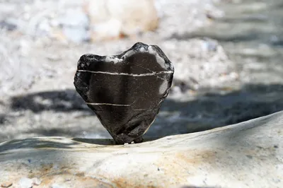 Каменное сердце ❤» — создано в Шедевруме