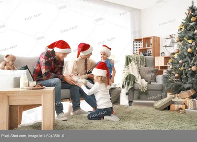 Симпатичный малыш с оленьими рогами дома в канун Рождества :: Стоковая  фотография :: Pixel-Shot Studio