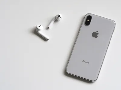 IPhone X, зеленый экран на серой предпосылке Стоковое Фото - изображение  насчитывающей сообщение, знамена: 130952900