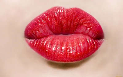 Концепция губ Женщина с милыми губами Поцелуй губ дуновения девушки красный  Оденьте ваши губы в бренде Стоковое Изображение - изображение насчитывающей  поцелуй, состав: 124509219