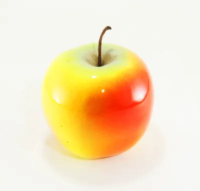 Красное яблоко в руке стоковое фото. изображение насчитывающей красно -  27444568
