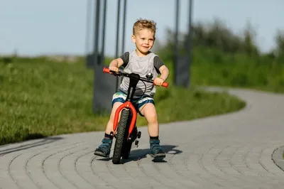 Мальчик на трехколесном велосипеде PNG , тристая машина, мальчик, ребенок  PNG картинки и пнг PSD рисунок для бесплатной загрузки