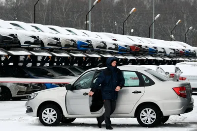 AUTODRIVE Р/У Машина для дрифта Lada Vesta,М1:24,2.4GHz,4WD,свет фар,4 доп. колеса,конусы,в компл. 2 аккум.,USB кабель,цвет триколор,в/к  24,1*10,3*23,7см купить оптом в интернет-магазине Джамбо Тойз |  арт.JB0404803