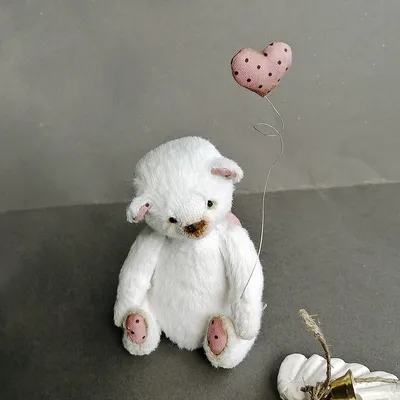 Раскраска «Плюшевый мишка с сердечком»