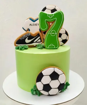Торт с пряниками Футболисту | Украшения для торта на день рождения,  Тематически оформленные торты, Торт в форме футбольного мяча