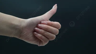Человек делает палец вверх · Бесплатные стоковые фото